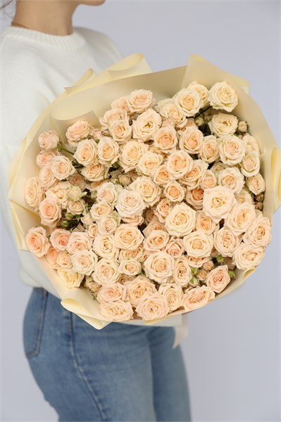 25 кустовых роз сорта Яна 2255