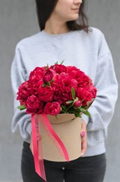 25 пионов в шляпной коробке - 2999