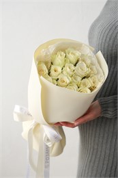 15 роз Кения белая 2431